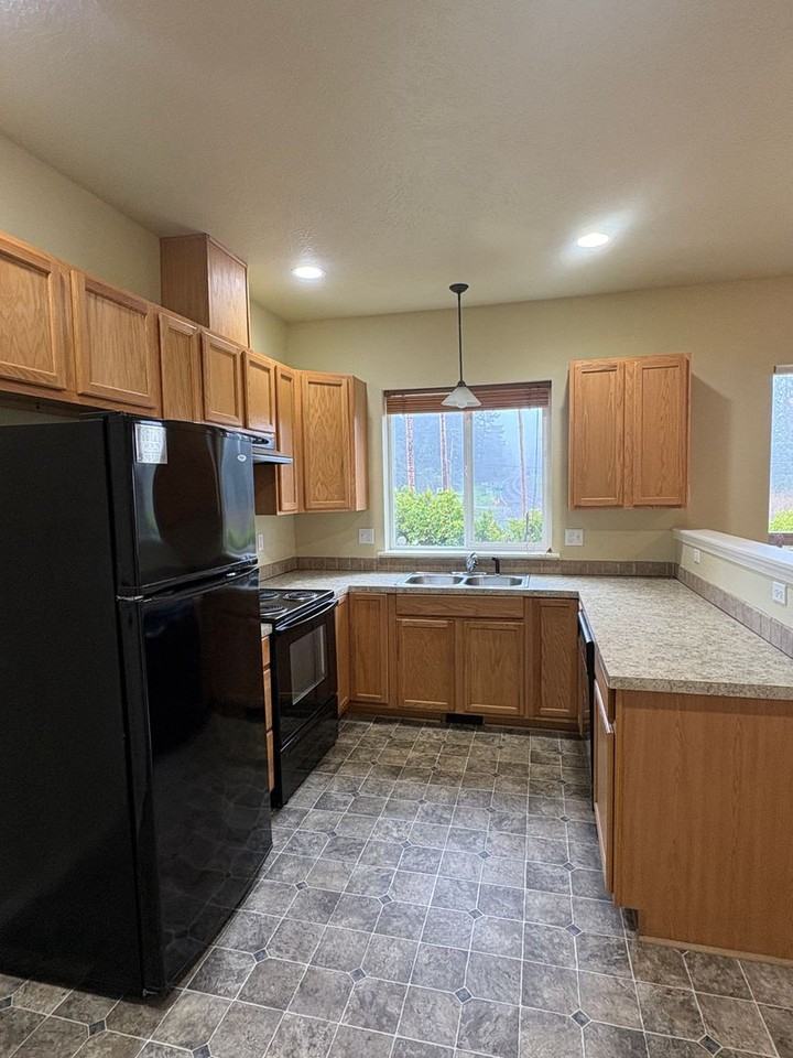 2556 Bailey Hill Rd - Photo 5 of 32