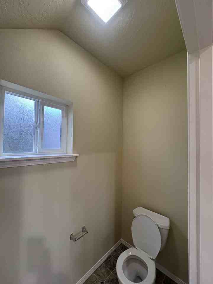 2556 Bailey Hill Rd - Photo 7 of 32