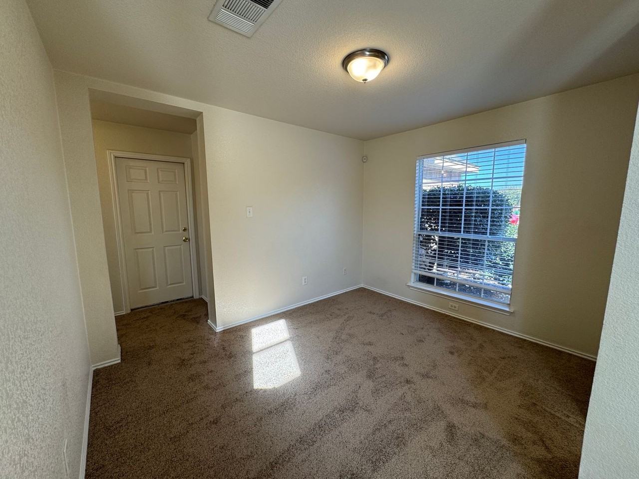 5411 Donegal Bay Ct - Photo 6 of 37