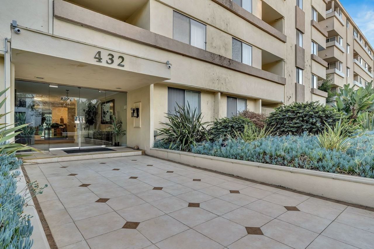 432 N Palm Dr - Photo 3 of 14