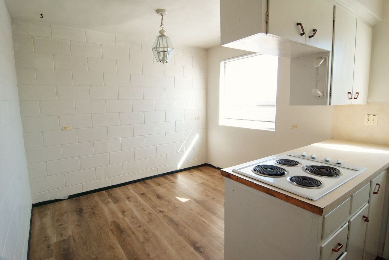 781 Oxford Dr - Photo 5 of 16