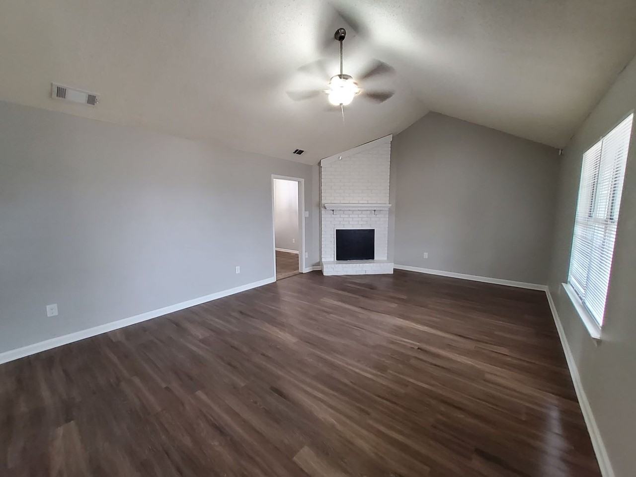 4652 Crestfield Rd - Photo 2 of 16