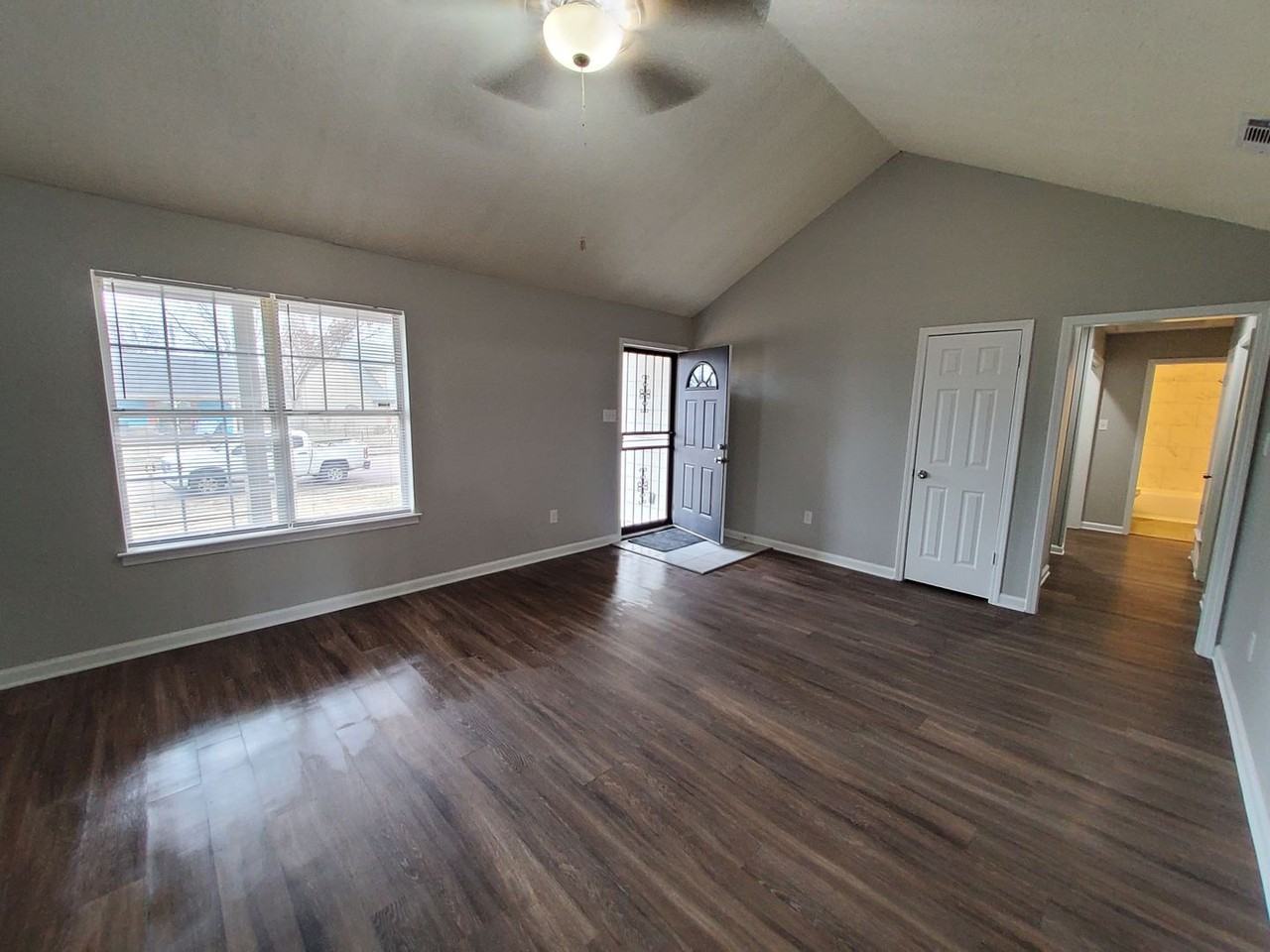 4652 Crestfield Rd - Photo 4 of 16