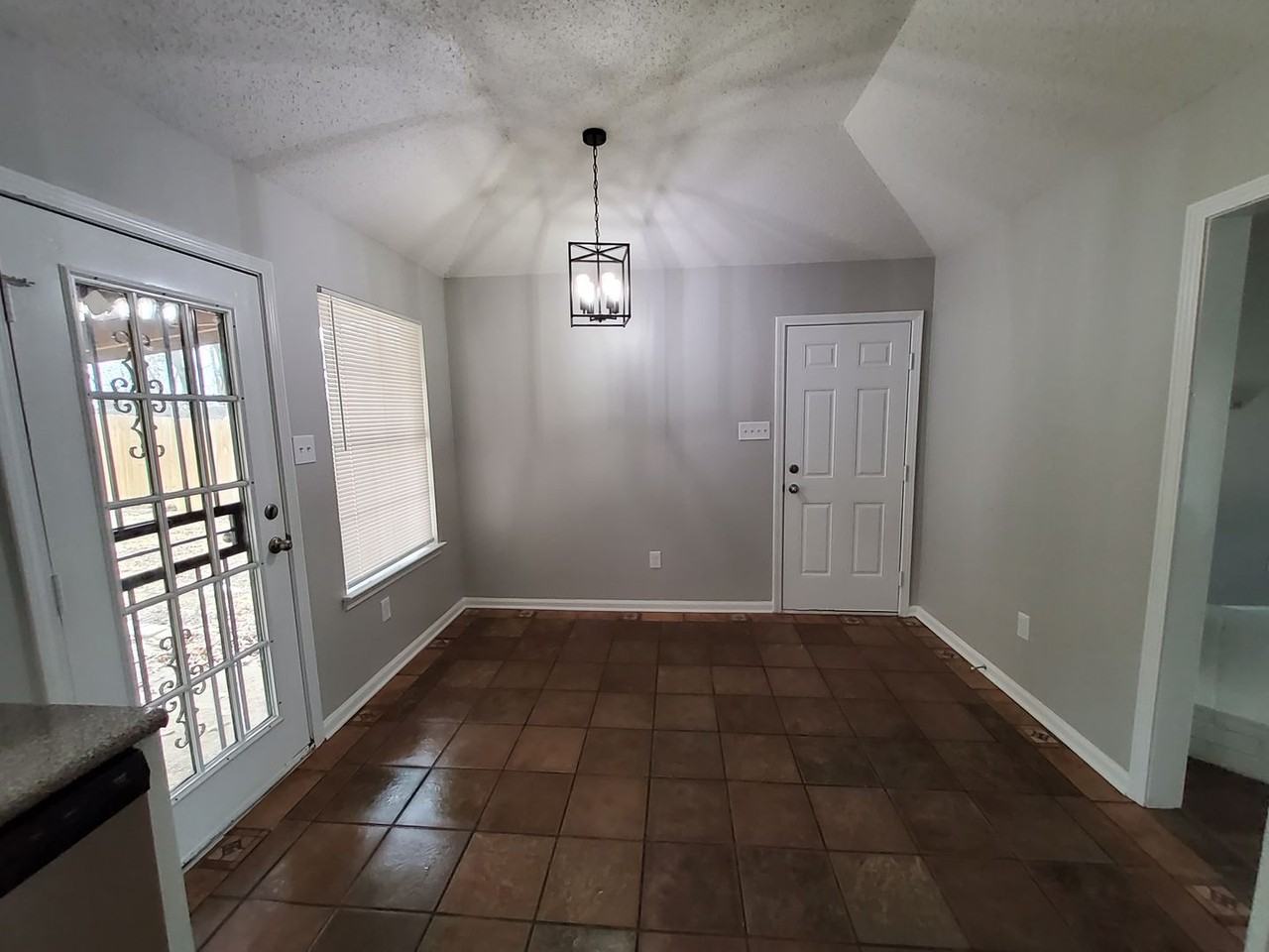 4652 Crestfield Rd - Photo 7 of 16