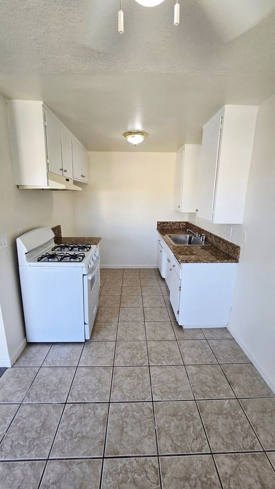 5683 Park Pl #6 - Photo 6 of 28