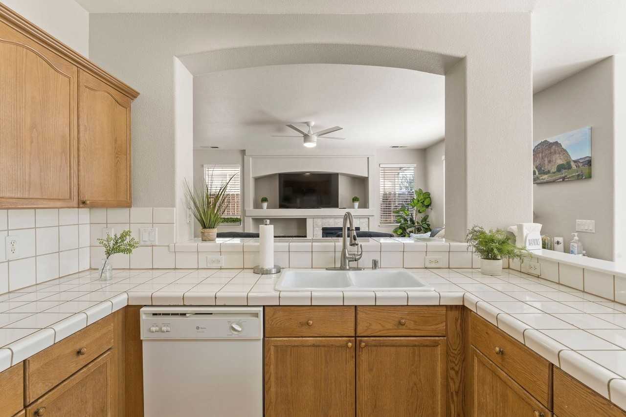 10640 Arbor Way - Photo 4 of 36