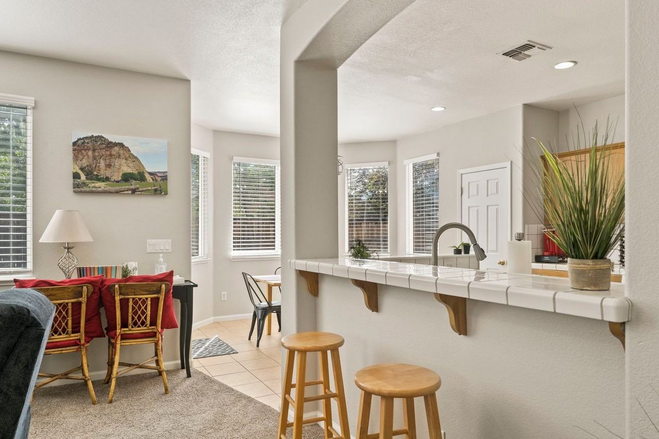 10640 Arbor Way - Photo 5 of 36