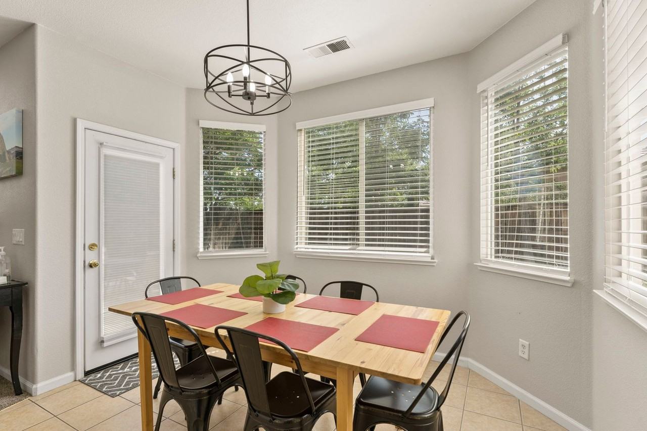 10640 Arbor Way - Photo 6 of 36