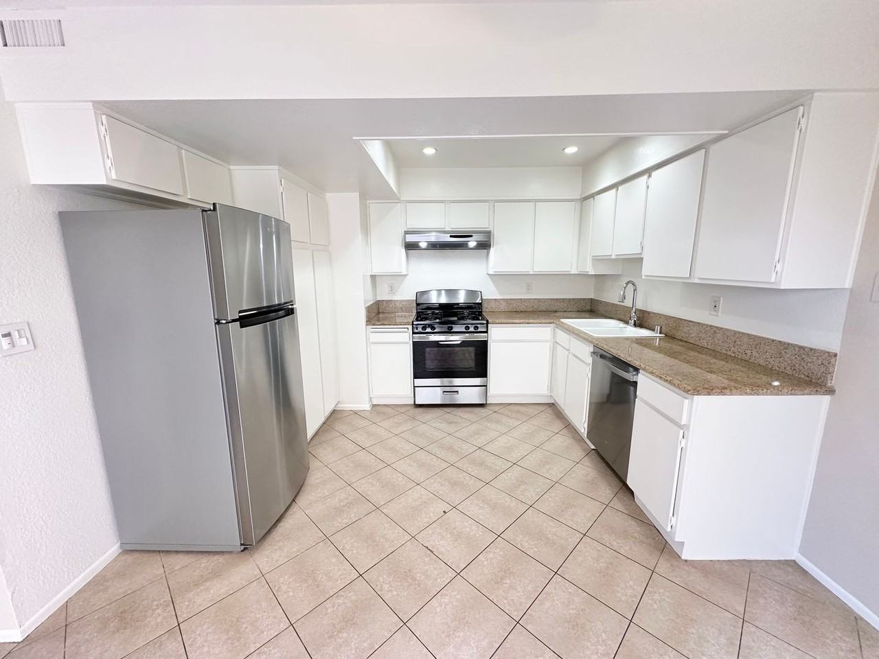 Spacious 3 - Photo 6 of 38