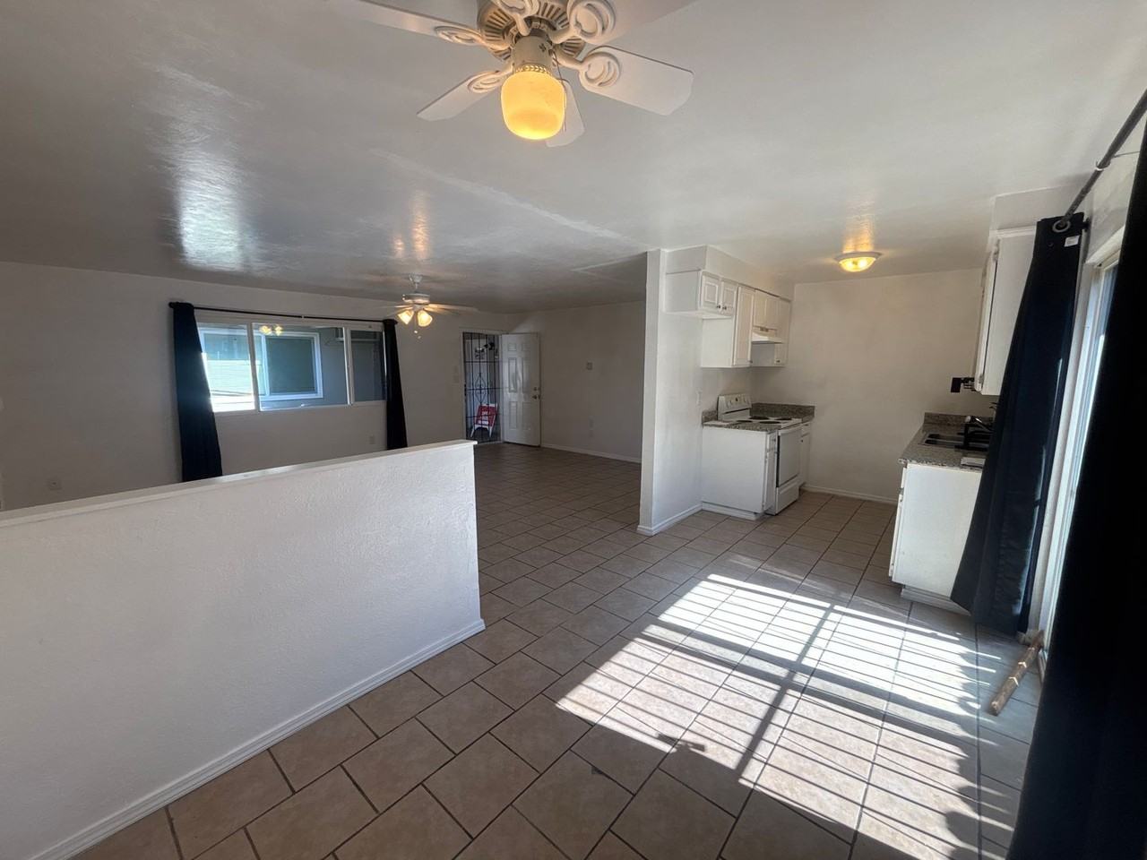 826 Astor St - Photo 4 of 17