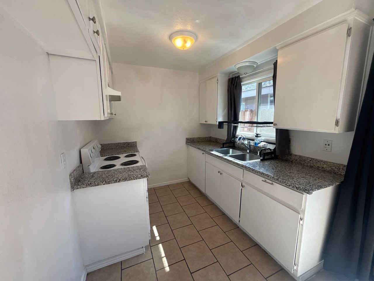 826 Astor St - Photo 6 of 17