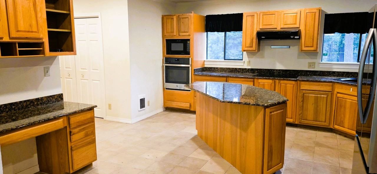 12027 N Avondale Loop - Photo 3 of 9