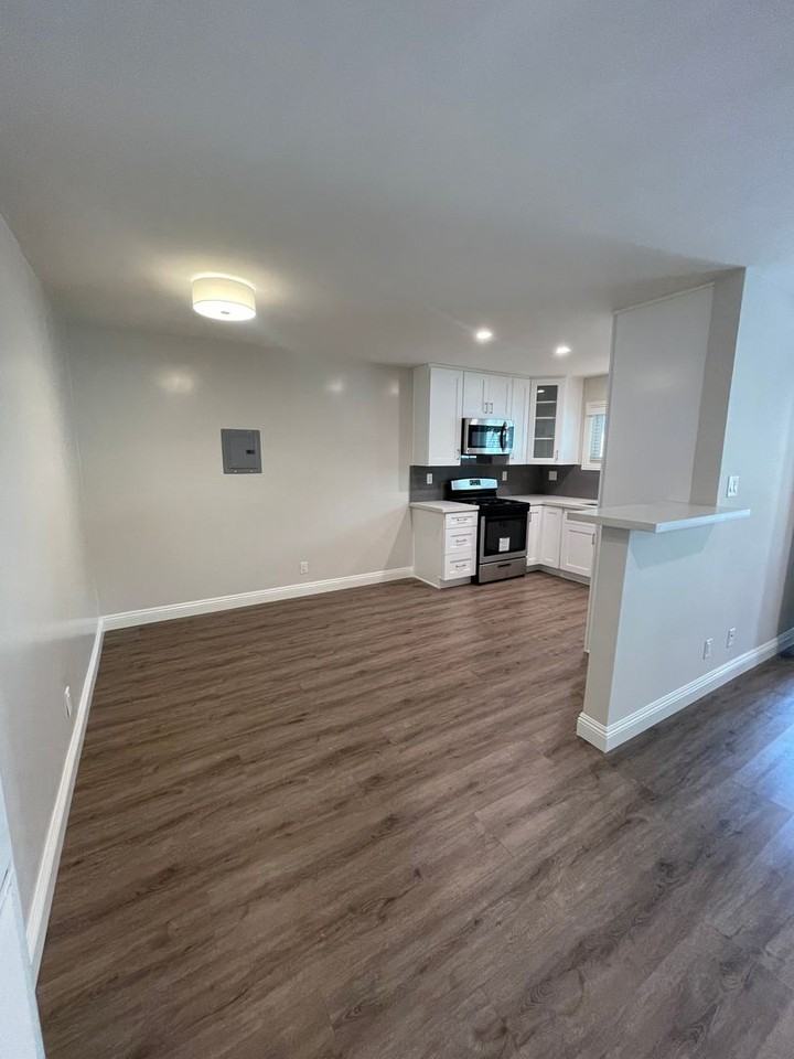 1010 Scott Street - Photo 5 of 35