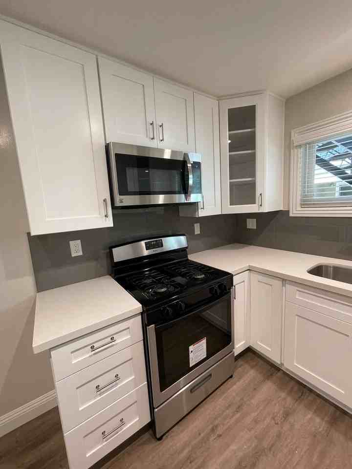 1010 Scott Street - Photo 6 of 35