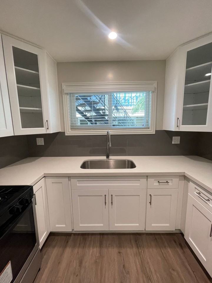 1010 Scott Street - Photo 7 of 35