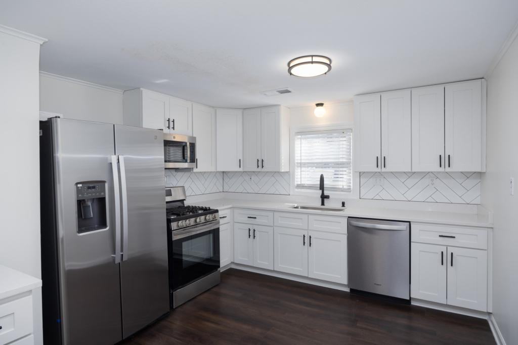 8508 Eby Ave - Photo 3 of 21