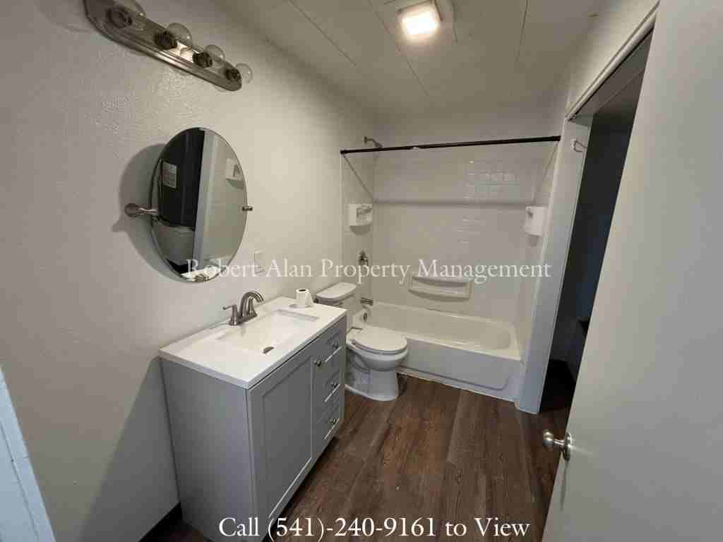 824 Sw 7th St - Photo 4 of 8