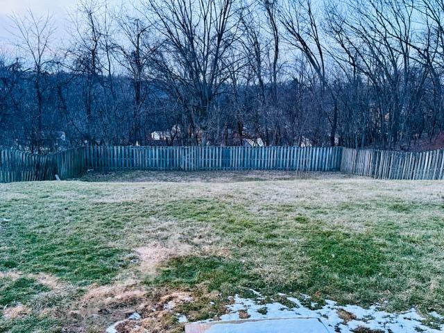 572 Crestwood Dr - Photo 3 of 10