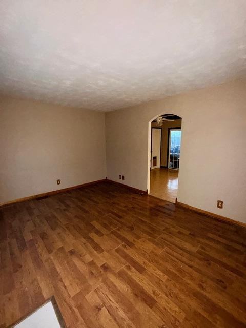 572 Crestwood Dr - Photo 4 of 10