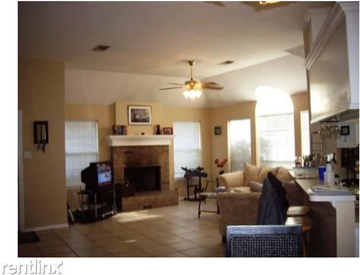 3313A Forestwood Dr - Photo 2 of 9