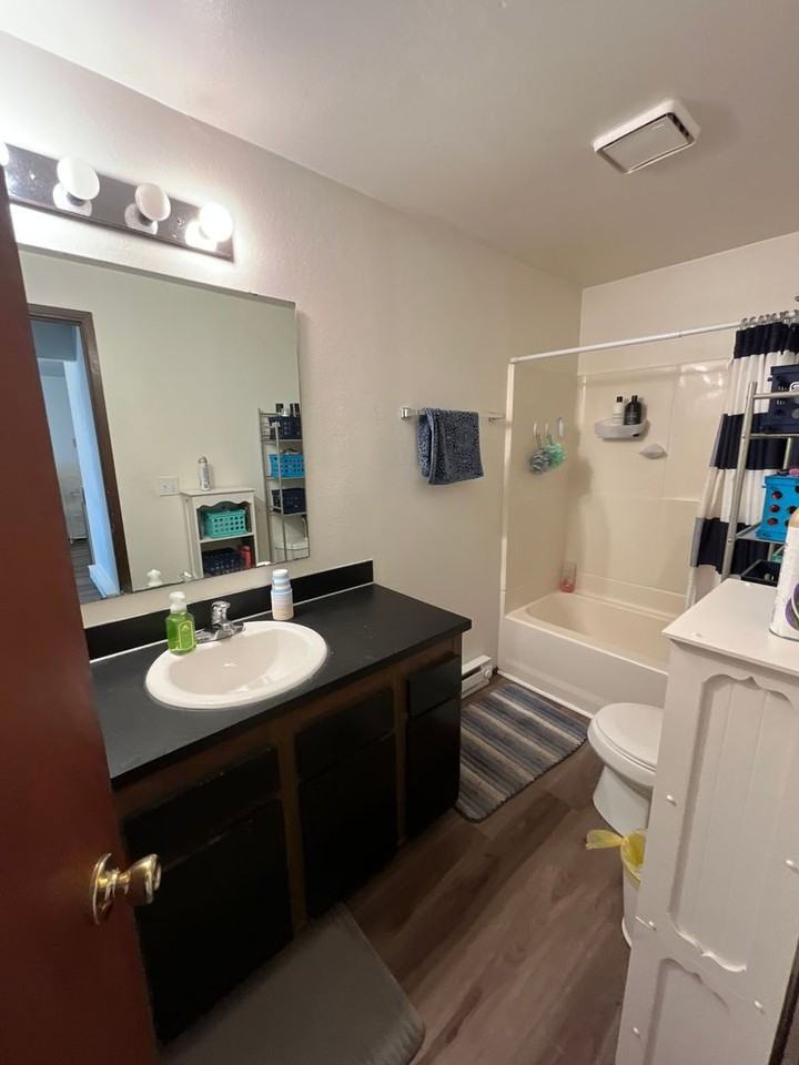 2328 Queen St #5 - Photo 6 of 8