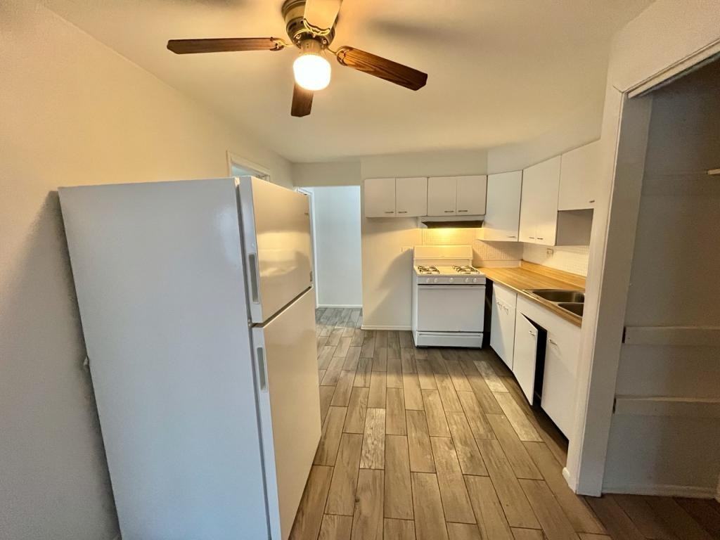 13507 Seeley Ave - Photo 2 of 6