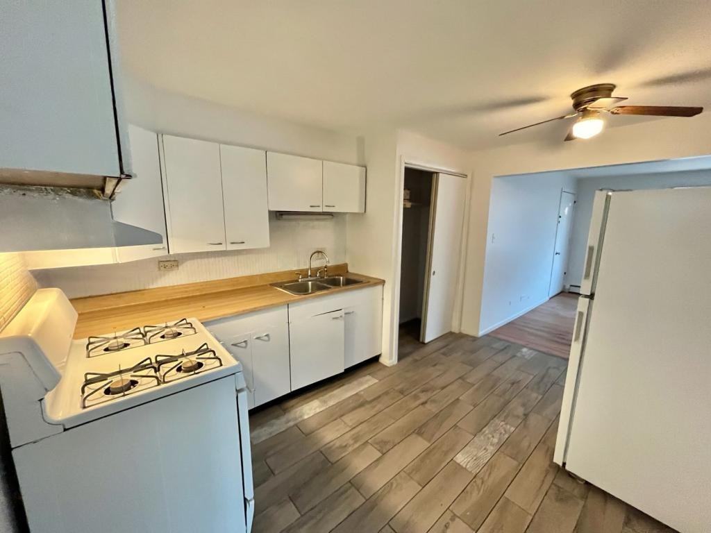 13507 Seeley Ave - Photo 3 of 6