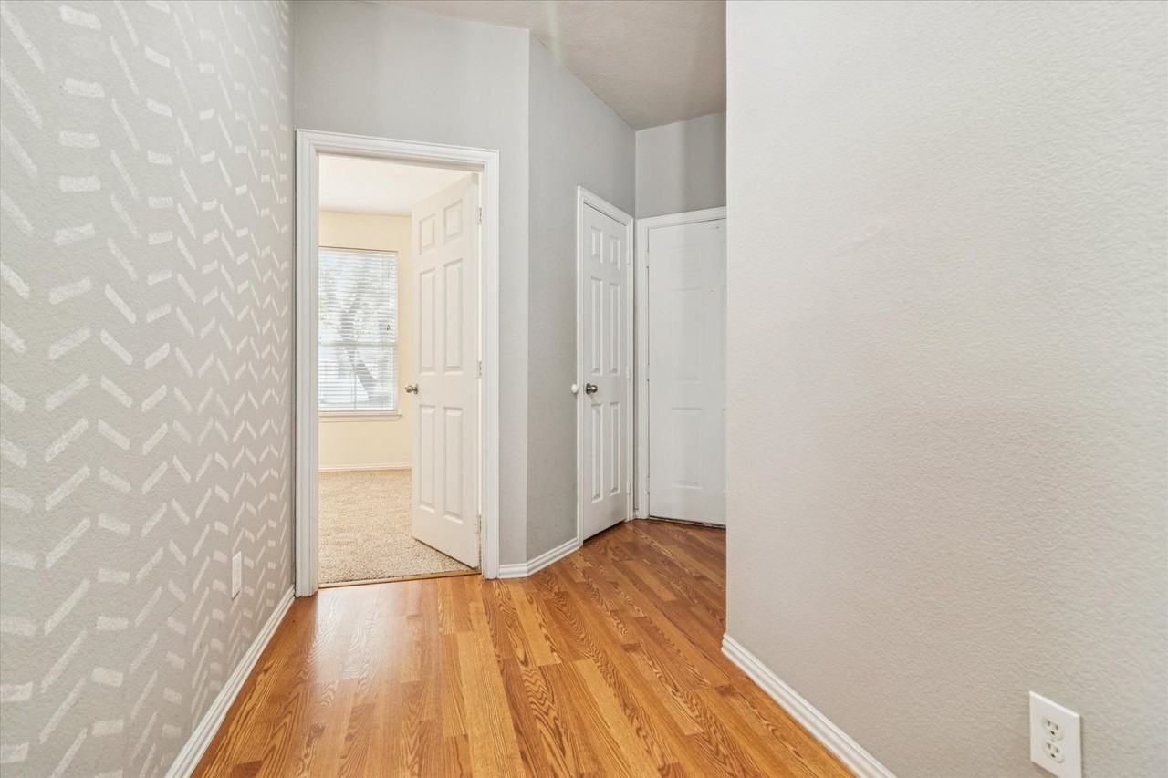 9809 Cedarcrest Dr - Photo 3 of 25