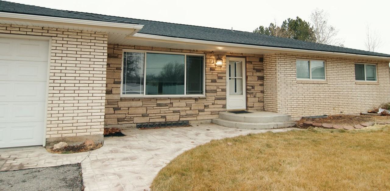 147 N 3900 E - Photo 2 of 23