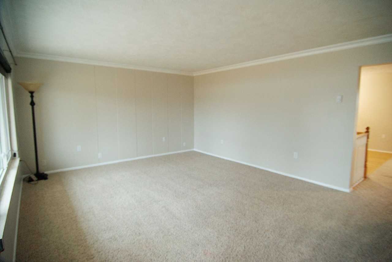 147 N 3900 E - Photo 4 of 23