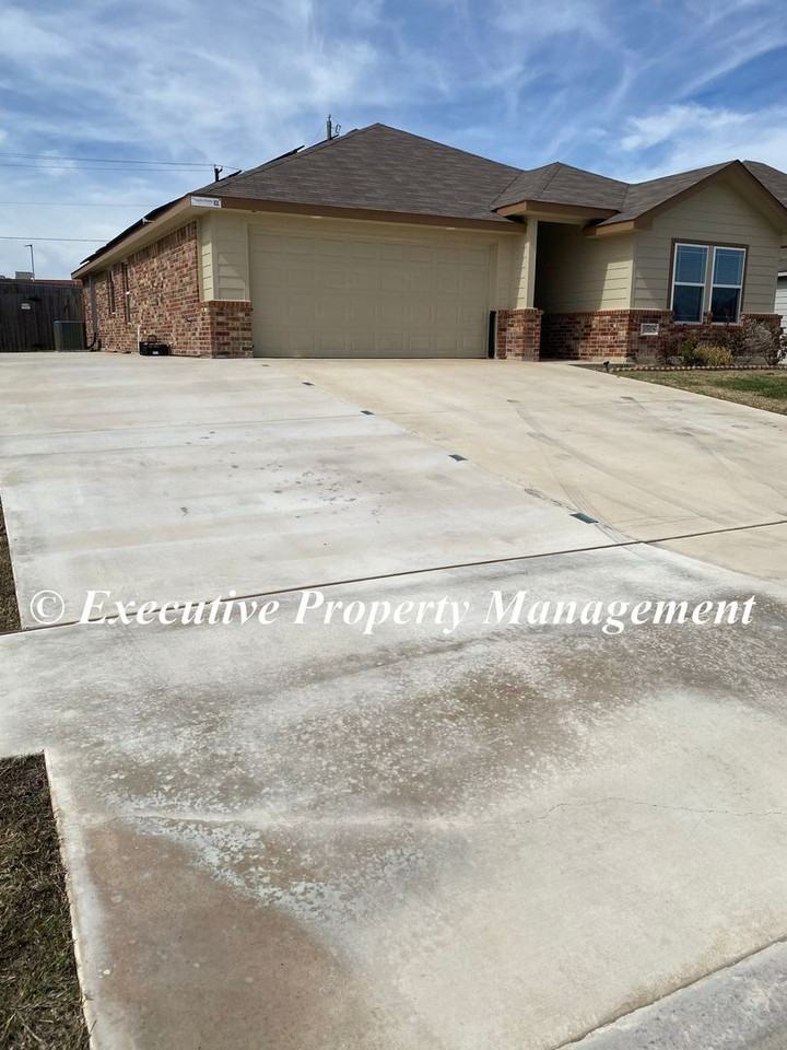 1781 Dryden Ave - Photo 3 of 26