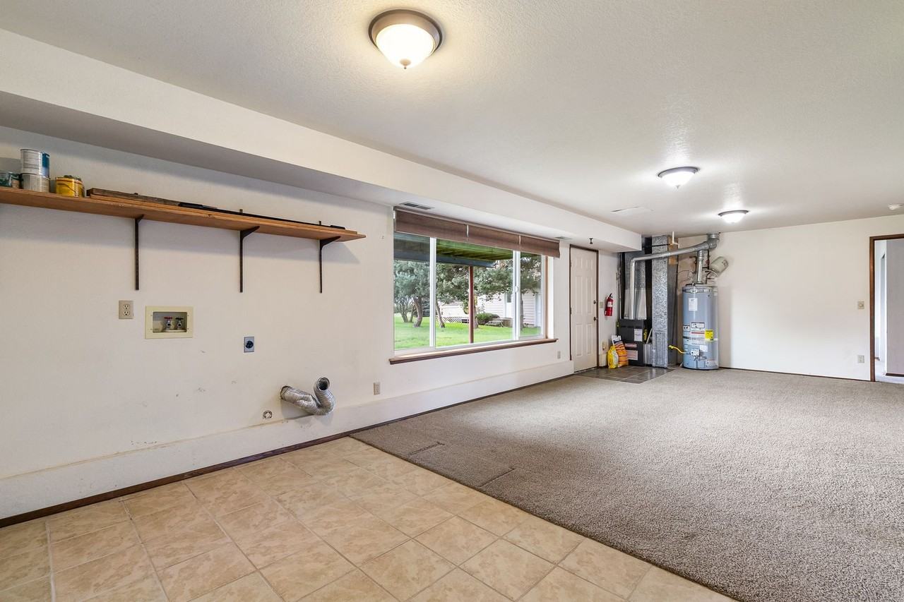 197 Bay Lyn Dr - Photo 2 of 10