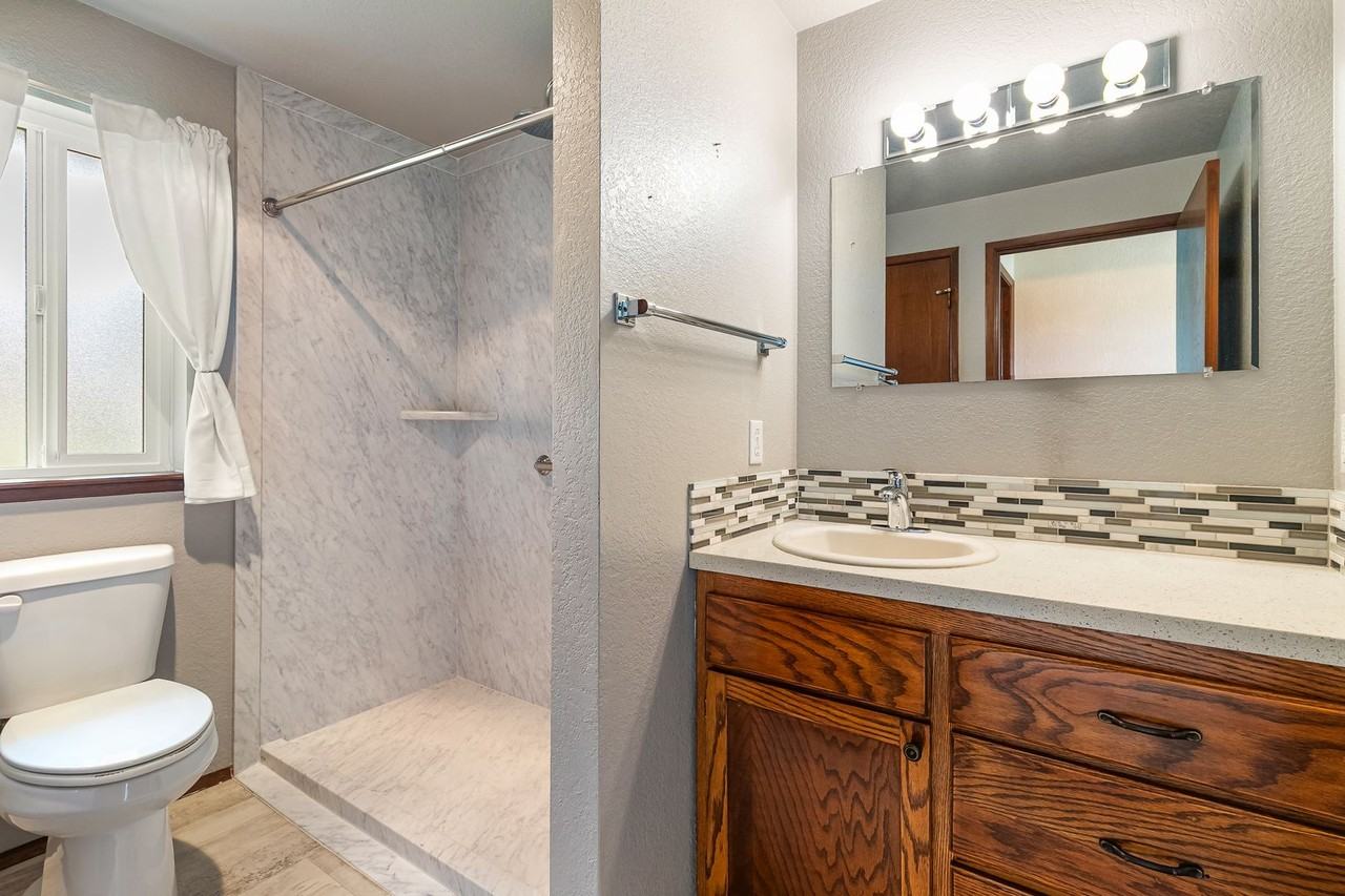 197 Bay Lyn Dr - Photo 7 of 10