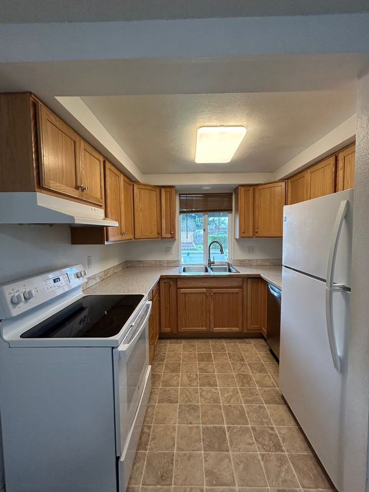 429 S 44th St - Photo 5 of 8