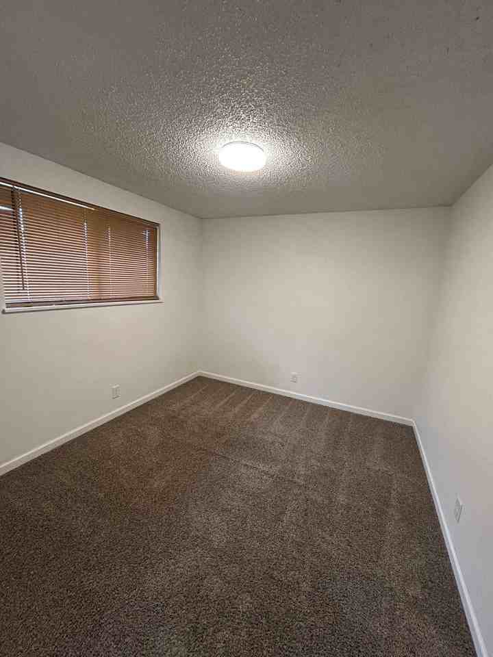 429 S 44th St - Photo 6 of 8