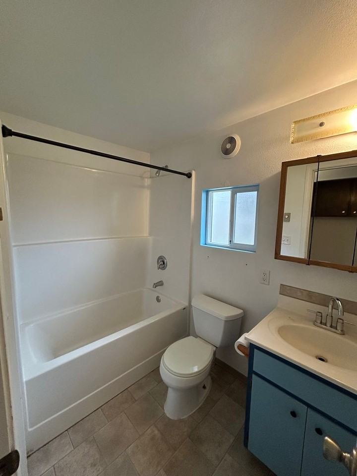 429 S 44th St - Photo 7 of 8