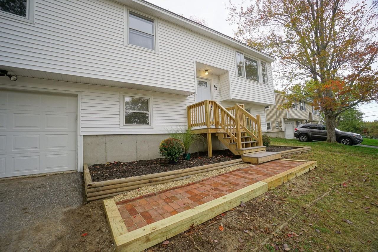 42 Woodfield St - Photo 2 of 50