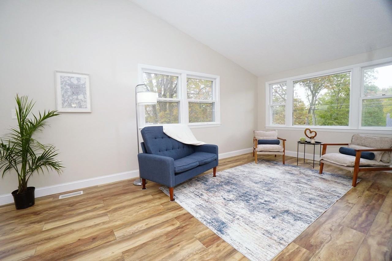 42 Woodfield St - Photo 3 of 50