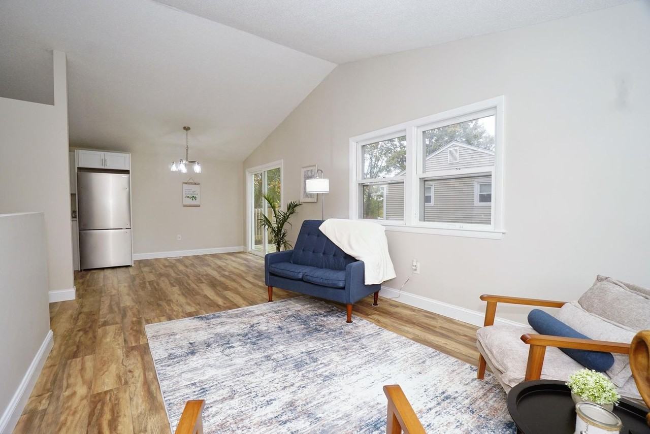 42 Woodfield St - Photo 4 of 50