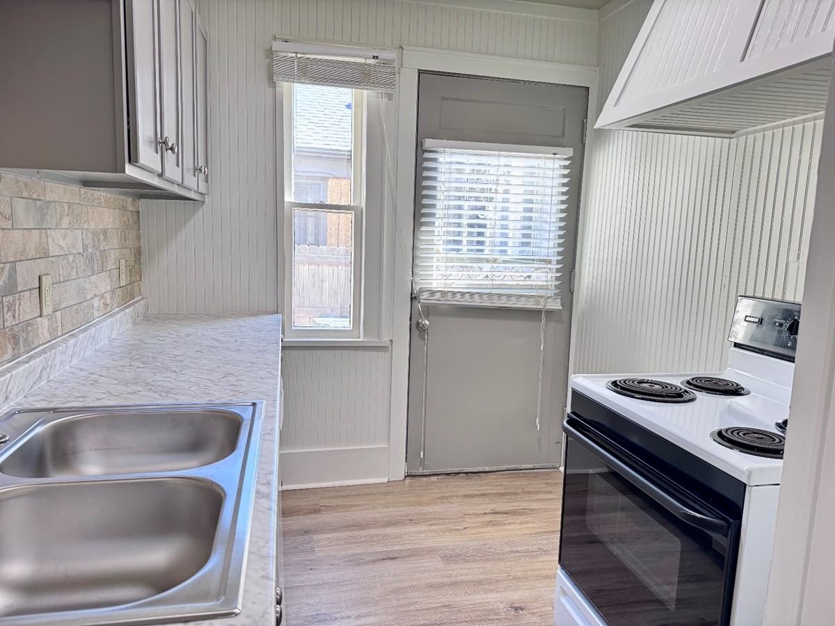 Nw 12th Pl - Photo 3 of 17