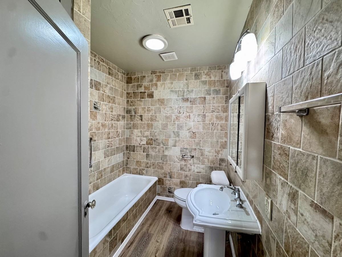 Nw 12th Pl - Photo 6 of 17