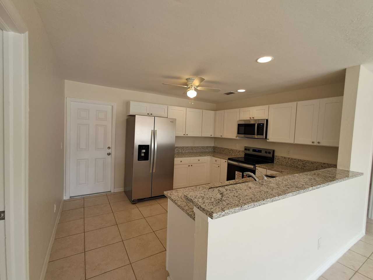 2206 Kenneth Ave S - Photo 3 of 15