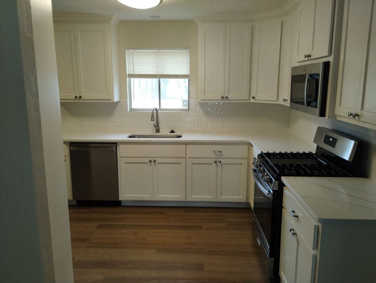 1407 Miami Dr - Photo 3 of 12