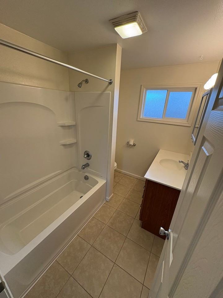 R401 - Photo 6 of 14