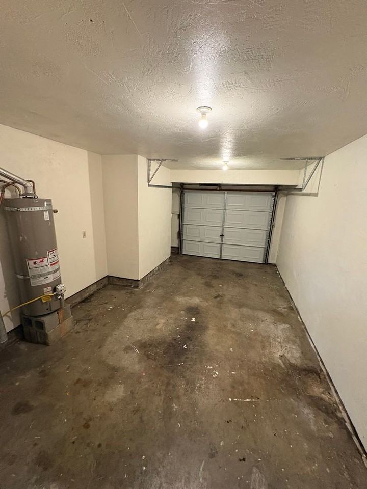 R401 - Photo 7 of 14