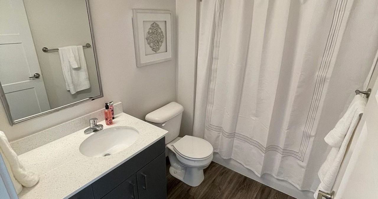 Thirty First Place Apartments - Photo 2 of 9