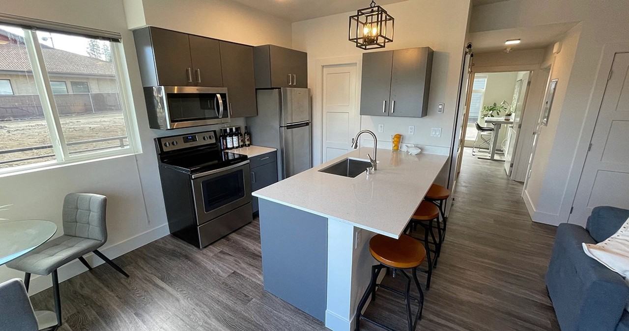 Thirty First Place Apartments - Photo 7 of 9