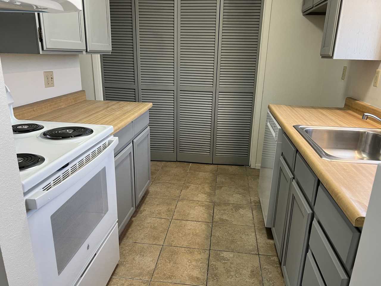 307 N 1st St - Photo 4 of 30