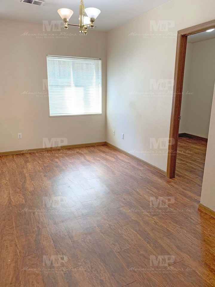 622 S Loomis Ave #A - Photo 3 of 12