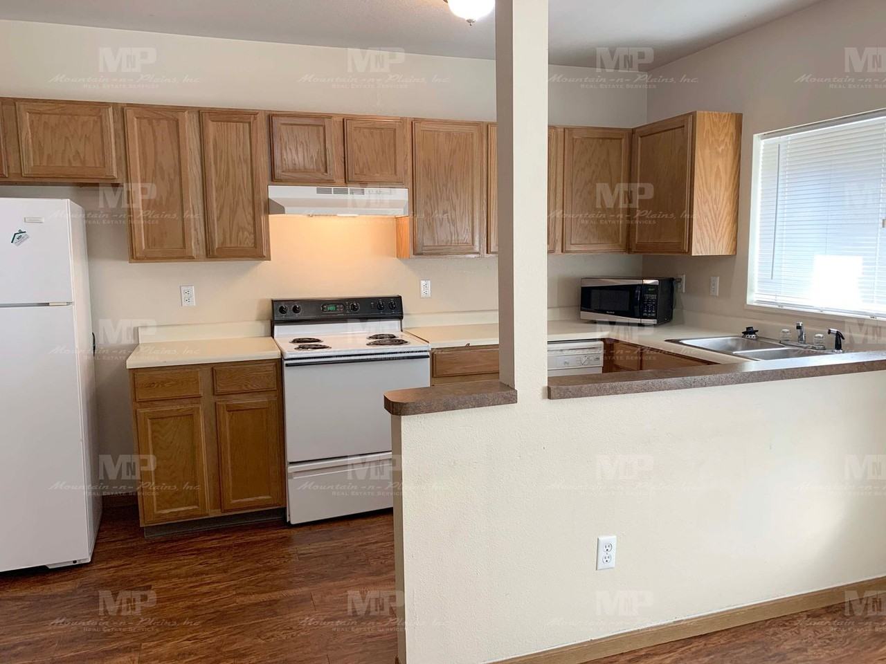 622 S Loomis Ave #A - Photo 4 of 12